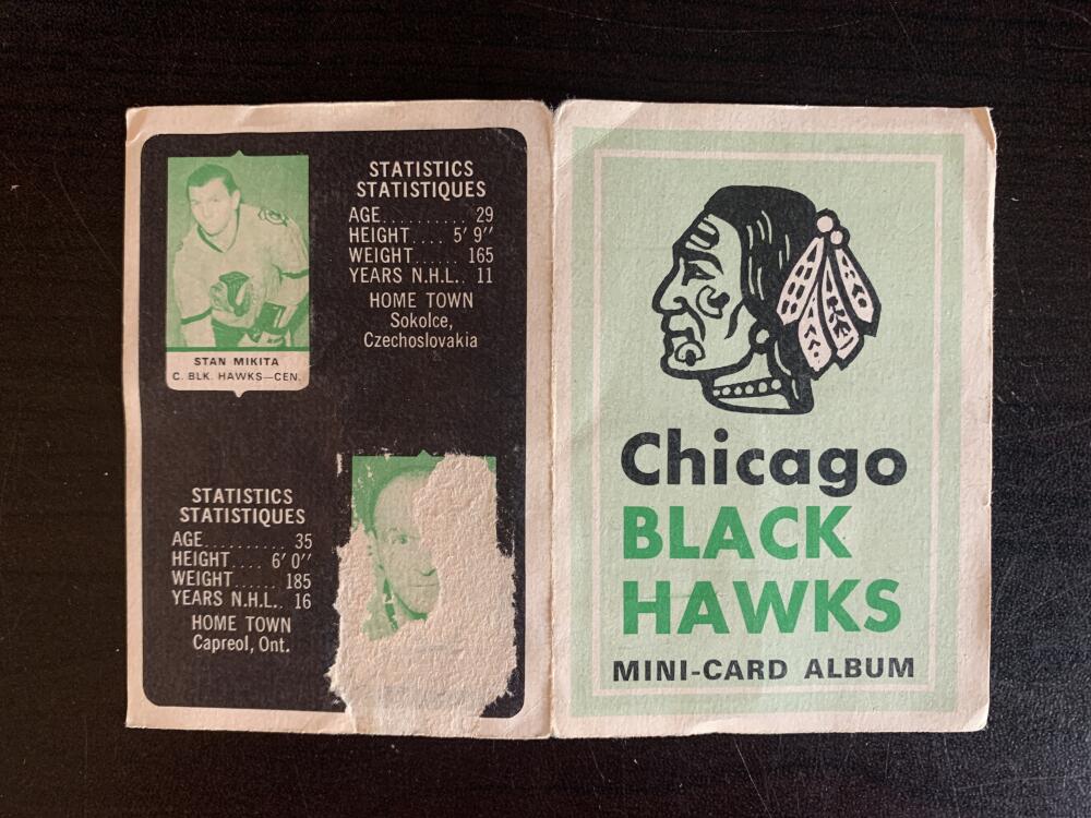 V7603--1969-70 O-Pee-Chee Four-in-One Card Album Chicago Blackhawks
