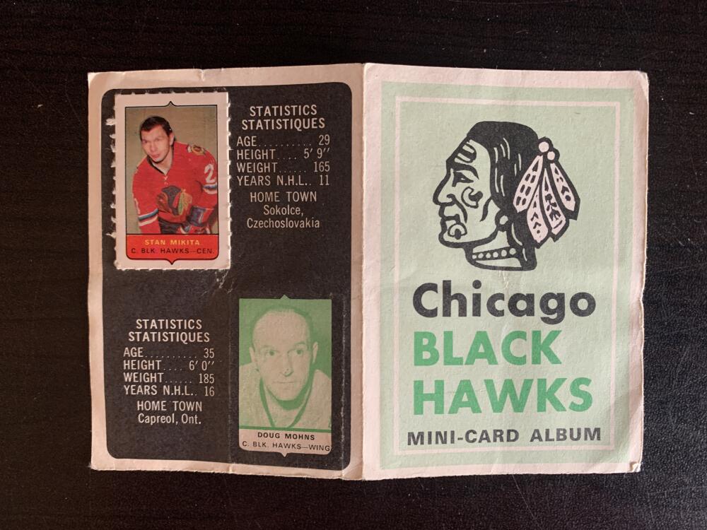 V7606--1969-70 O-Pee-Chee Four-in-One Card Album Chicago Blackhawks