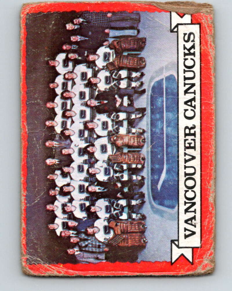 1973-74 O-Pee-Chee #107 Canucks Team  Vancouver Canucks  V8343