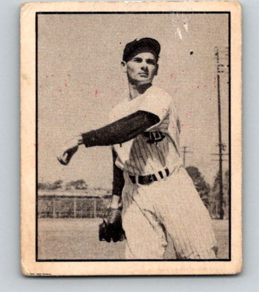 1952 Parkhurst #7 Vic Lombardi  Toronto Maple Leafs  V32387