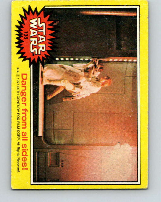 1977 Topps Star Wars #136 Danger from all sides!   V34622