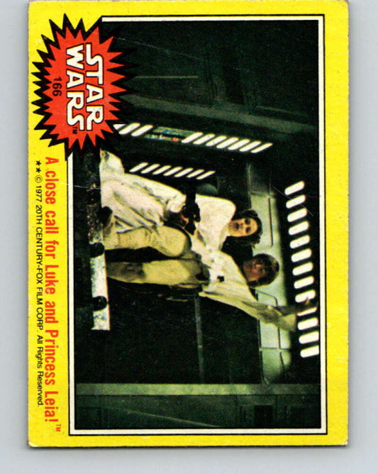 1977 Topps Star Wars #166 A close call for Luke and Princess Leia!   V34653