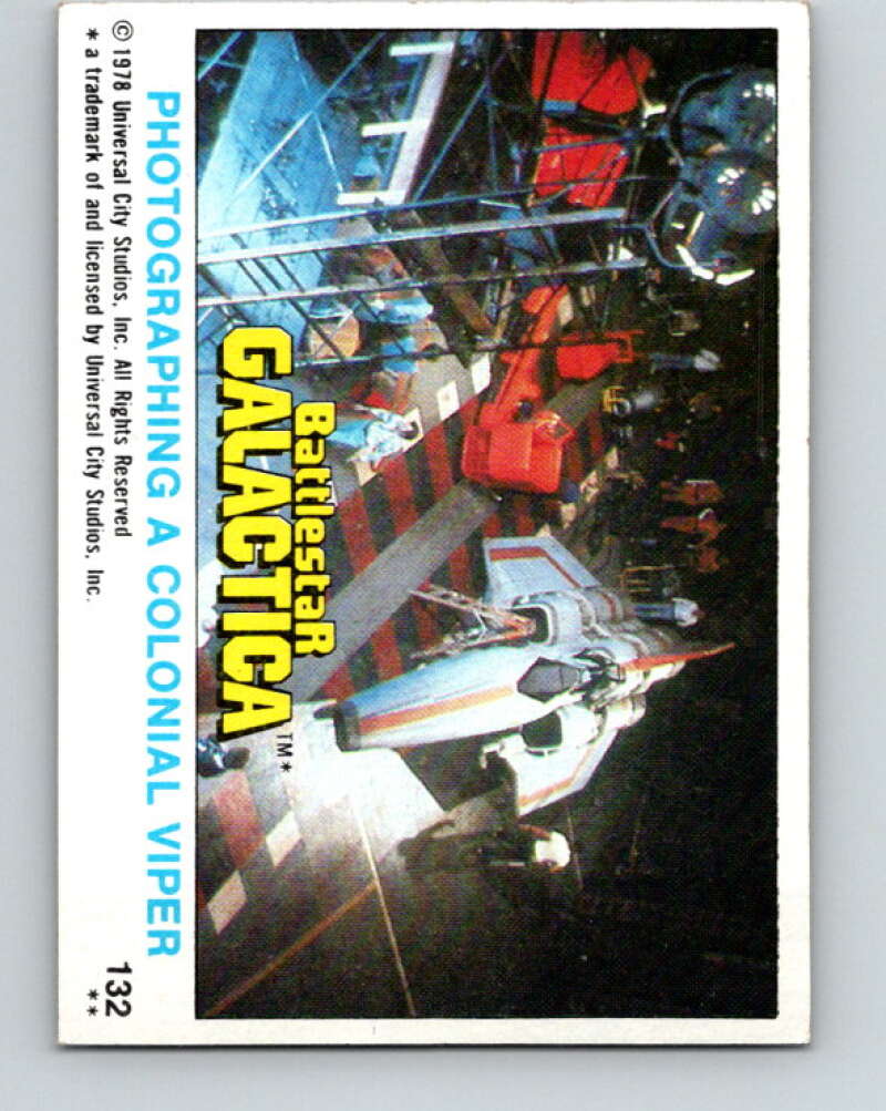 1978 Topps Battlestar Galactica #132 Photographing a Colonial Viper   V35456