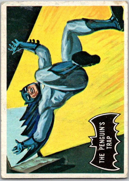 1966 Topps Batman Black Bat #16 The Penguin's Trap   V36442