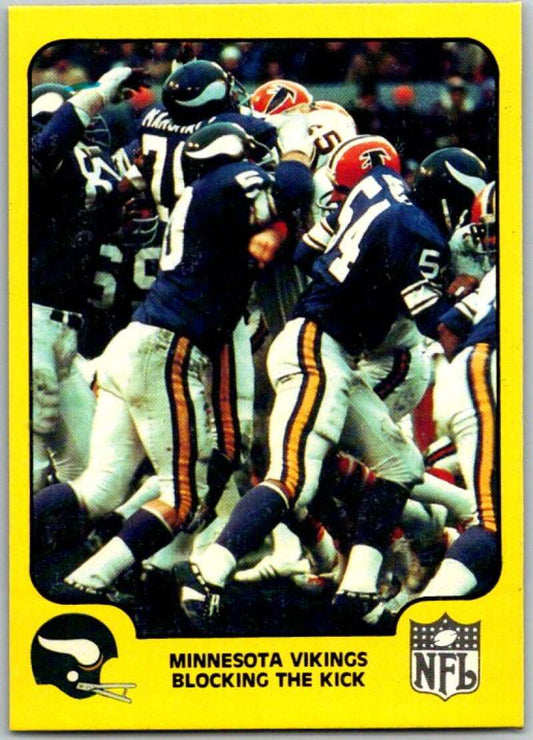 1978 Fleer Team Action # 30 Minnesota Vikings Blocking the Kick  V45247