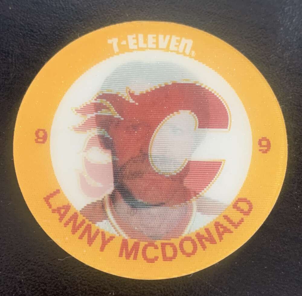 1984-85 7-Eleven Hockey Disc Lanny McDonald Flames  V51517 Image 1