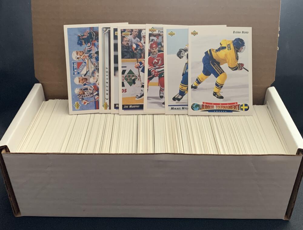 1992-93 Upper Deck Hockey Trading Cards - Box Over 530 cards! - Lot #6 Image 1