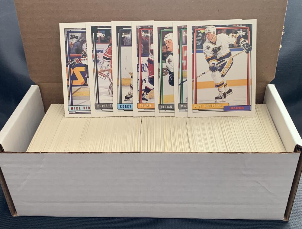 1992-93 Topps Hockey Cards - Box Over 490 cards! - Lot #1 Image 1