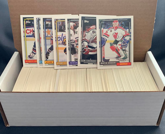 1992-93 Topps Hockey Cards - Box Over 490 cards! - Lot #2 Image 1