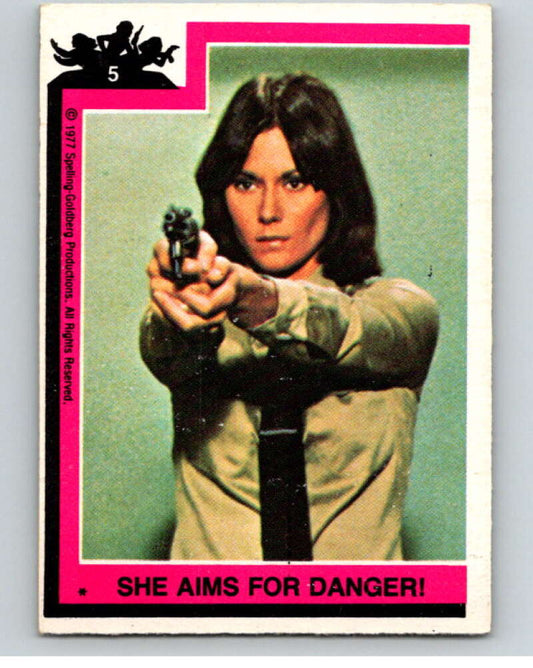 1977 Topps Charlie's Angels #5 She Aims for Danger   V67081 Image 1