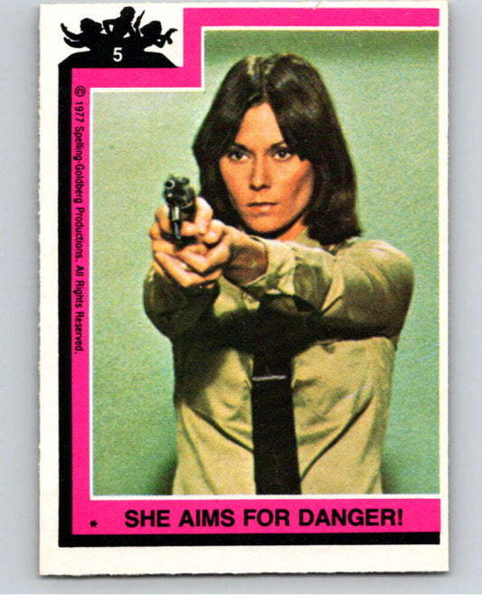 1977 Topps Charlie's Angels #5 She Aims for Danger   V67082 Image 1