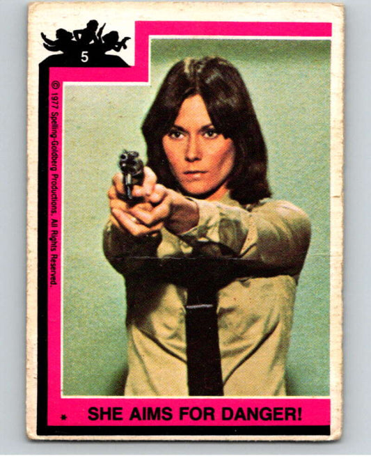 1977 Topps Charlie's Angels #5 She Aims for Danger   V67083 Image 1