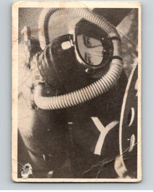 1964 Donruss Voyage to the Bottom of the Sea #20 Hull Check   V68587 Image 1