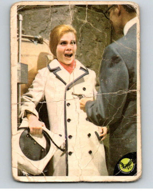 1966 Donruss The Green Hornet #10 Pointing his pistolâ¦  V68639 Image 1