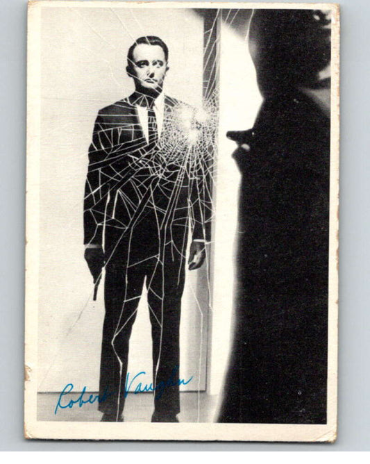 1965 Topps Man From Uncle #36 Napolean Solo standing..  V68693 Image 1