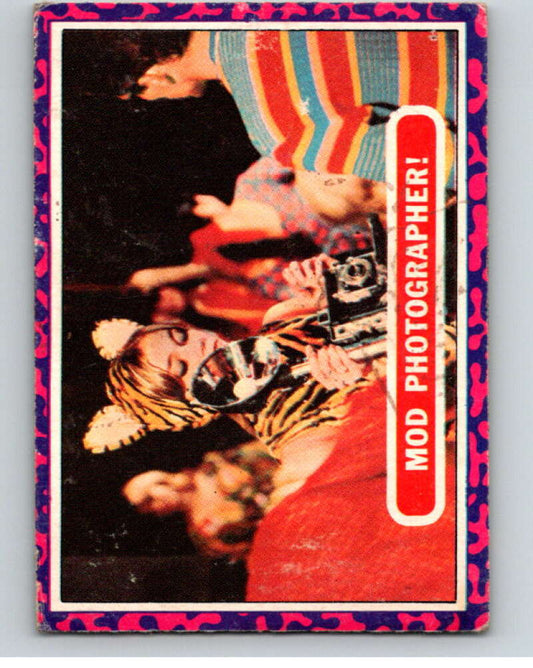 1968 Topps Mod Squad #8 Mod Photographer   V68741 Image 1