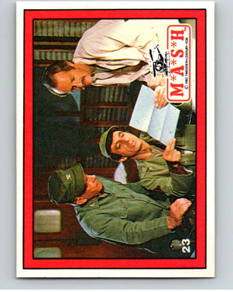 1982 Donruss Mash #23 Klinger reads a letter   V69154 Image 1