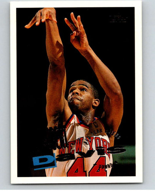 1995-96 Topps NBA #98 Hubert Davis  New York Knicks  V70137 Image 1