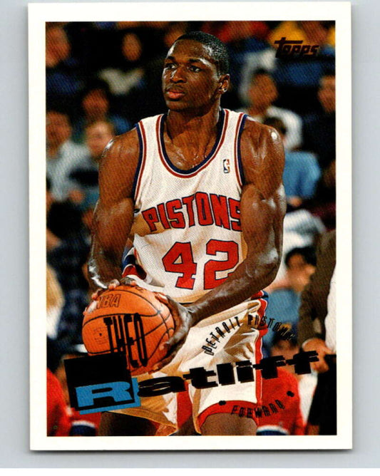 1995-96 Topps NBA #210 Theo Ratliff  RC Rookie Detroit Pistons  V70364 Image 1