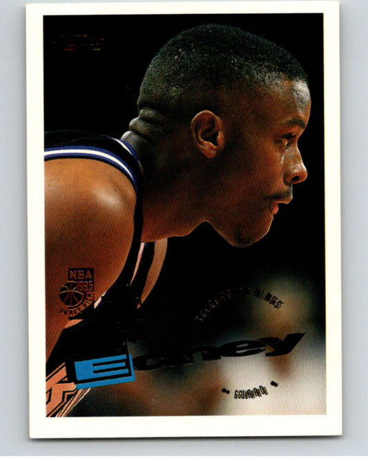 1995-96 Topps NBA #234 Tyus Edney  RC Rookie Sacramento Kings  V70423 Image 1