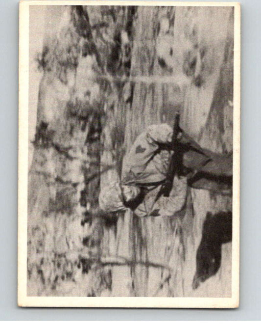 1964 Donruss Combat #81 Soldier's Luck   V74093 Image 1