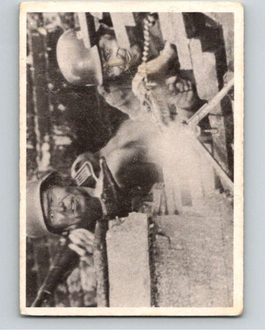 1964 Donruss Combat #121 Heavy Fire   V74120 Image 1