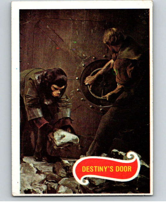 1967 Topps Planet of the Apes #19 Destiny's Door  V78652 Image 1