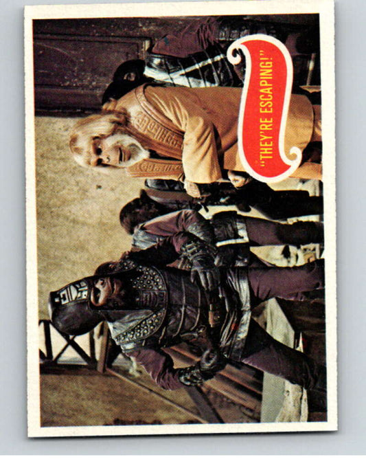 1967 Topps Planet of the Apes #30 They're Escaping  V78662 Image 1