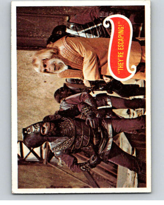 1967 Topps Planet of the Apes #30 They're Escaping  V78663 Image 1