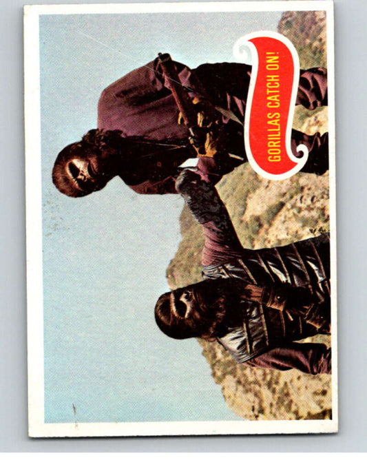 1967 Topps Planet of the Apes #38 Gorillas Catch On   V78670 Image 1
