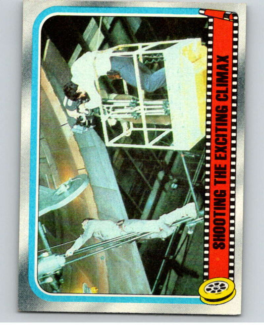 1980 Topps The Empire Strikes Back #255 Shooting the Exciting Climax   V91384 Image 1
