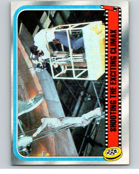 1980 Topps The Empire Strikes Back #255 Shooting the Exciting Climax   V91385 Image 1