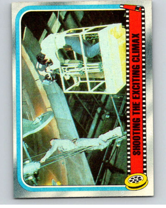 1980 Topps The Empire Strikes Back #255 Shooting the Exciting Climax   V91387 Image 1