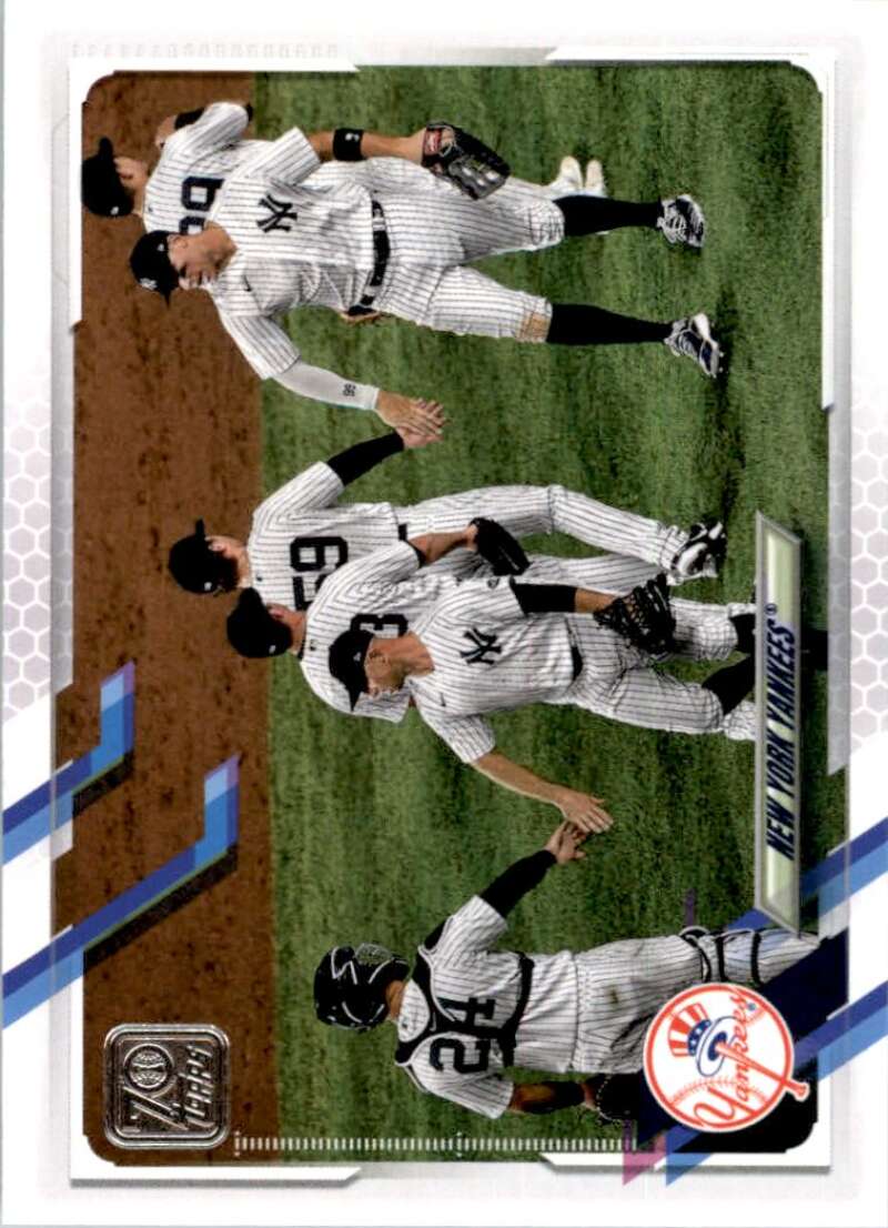 2021 Topps Baseball  #39 New York Yankees   Image 1